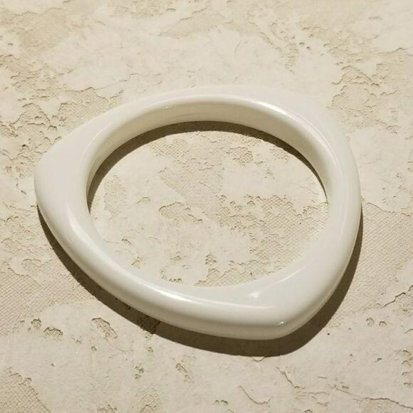 Retro 80s Lucite Triangle White Bangle Bracelet - Picture 2 of 6
